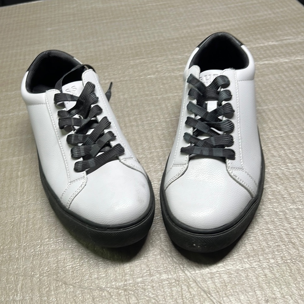 Guess men shoes size 9us used